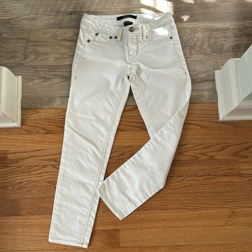 White stretch skinny jeans